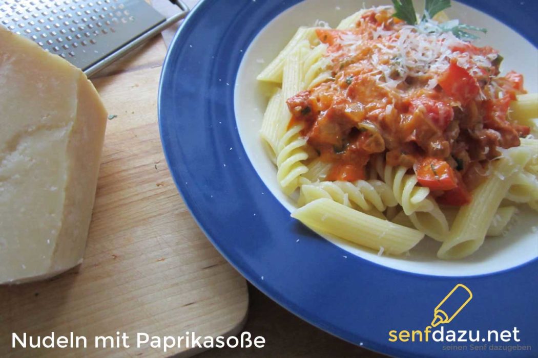 Nudeln mit Paprikasauce