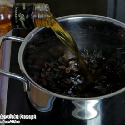 warmer Rum/Amaretto und Rosinen