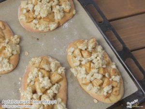 Apfel Streusel Taler frisch aus dem Backofen