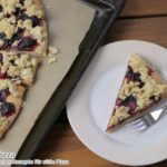 Beeren Pizza oder Beeren Schnitten Rezept - Platter Kuchen mit Obst und Streusel